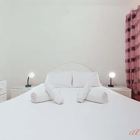 Bright Flat In شقة