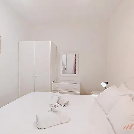Bright Flat In شقة